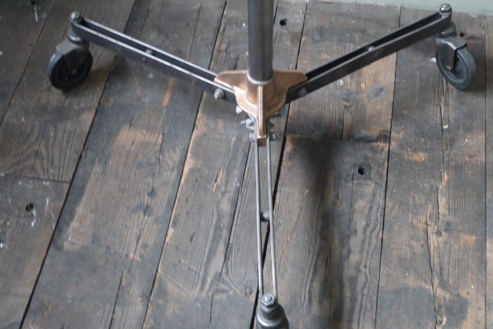 Ancien projecteur cinema hollywood Richardson 1930/40 pied cinema roulette – Image 19