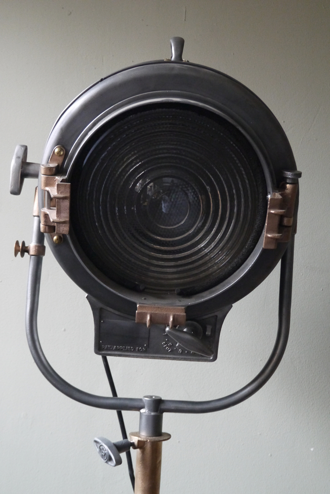 Ancien projecteur cinema hollywood Richardson 1930/40 pied cinema roulette – Image 6