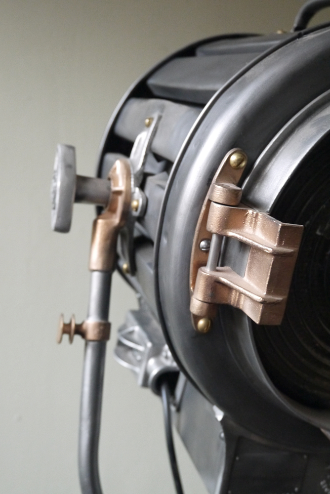 Ancien projecteur cinema hollywood Richardson 1930/40 pied cinema roulette – Image 7