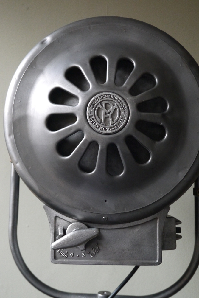 Ancien projecteur cinema hollywood Richardson 1930/40 pied cinema roulette – Image 11