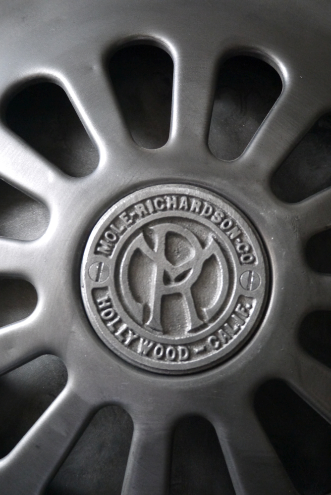 Ancien projecteur cinema hollywood Richardson 1930/40 pied cinema roulette – Image 12