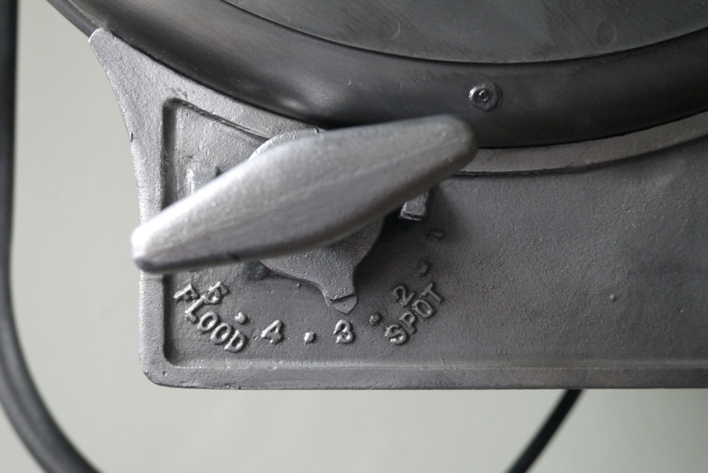 Ancien projecteur cinema hollywood Richardson 1930/40 pied cinema roulette – Image 13