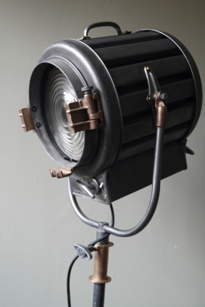 Ancien projecteur cinema hollywood Richardson 1930/40 pied cinema roulette – Image 14