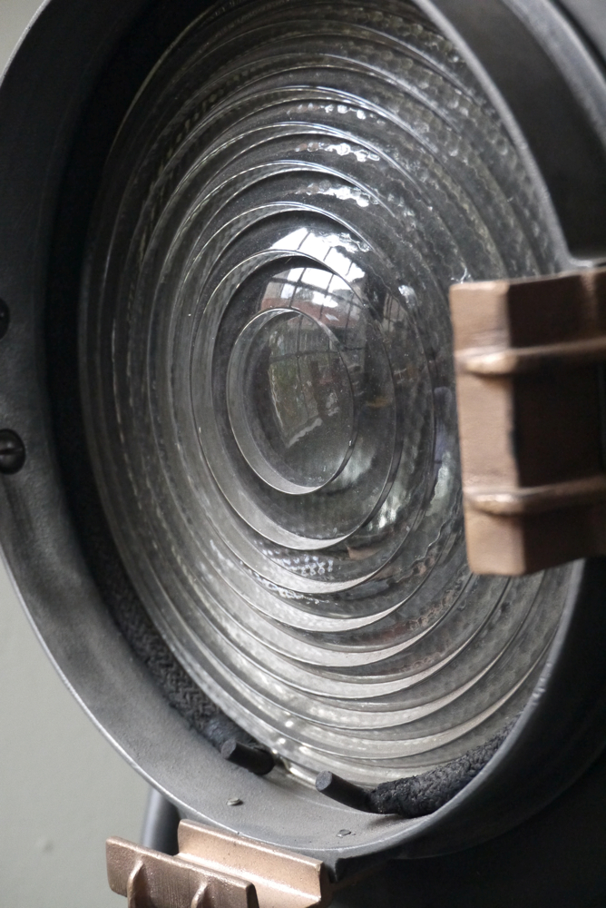 Ancien projecteur cinema hollywood Richardson 1930/40 pied cinema roulette – Image 16