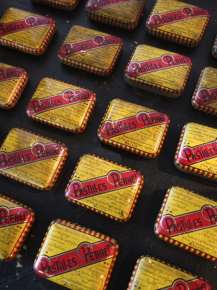 boite metal pastille perret stock vintage – Image 2