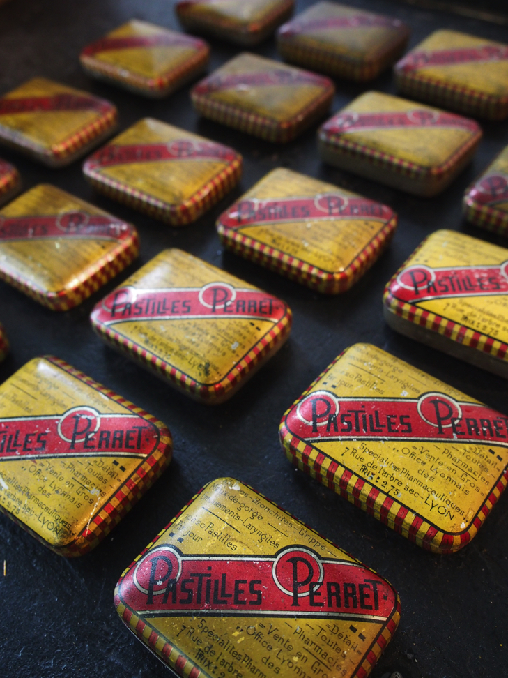 boite metal pastille perret stock vintage – Image 3