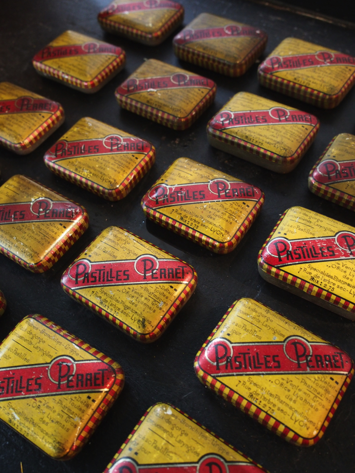 boite metal pastille perret stock vintage – Image 4