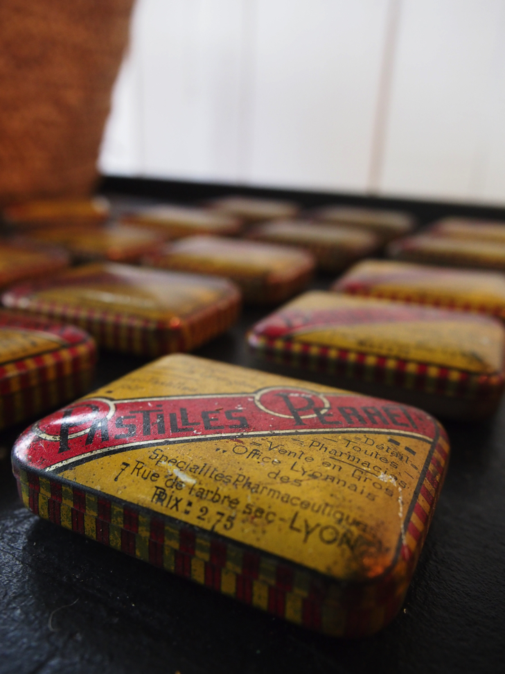 boite metal pastille perret stock vintage – Image 9