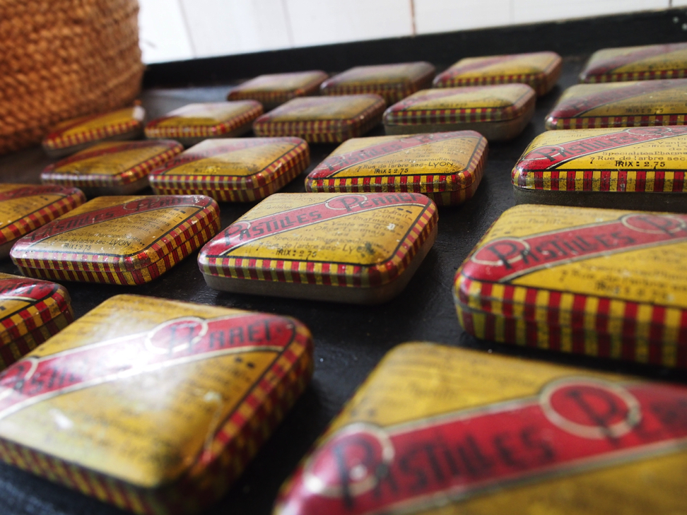 boite metal pastille perret stock vintage – Image 10