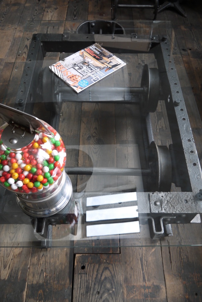 Table basse metal industrielle wagon de mine sur rail plateau de verre – Image 19