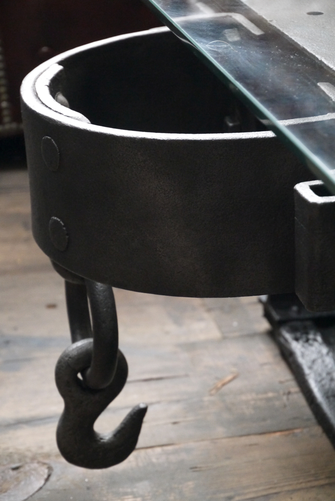 Table basse metal industrielle wagon de mine sur rail plateau de verre – Image 4