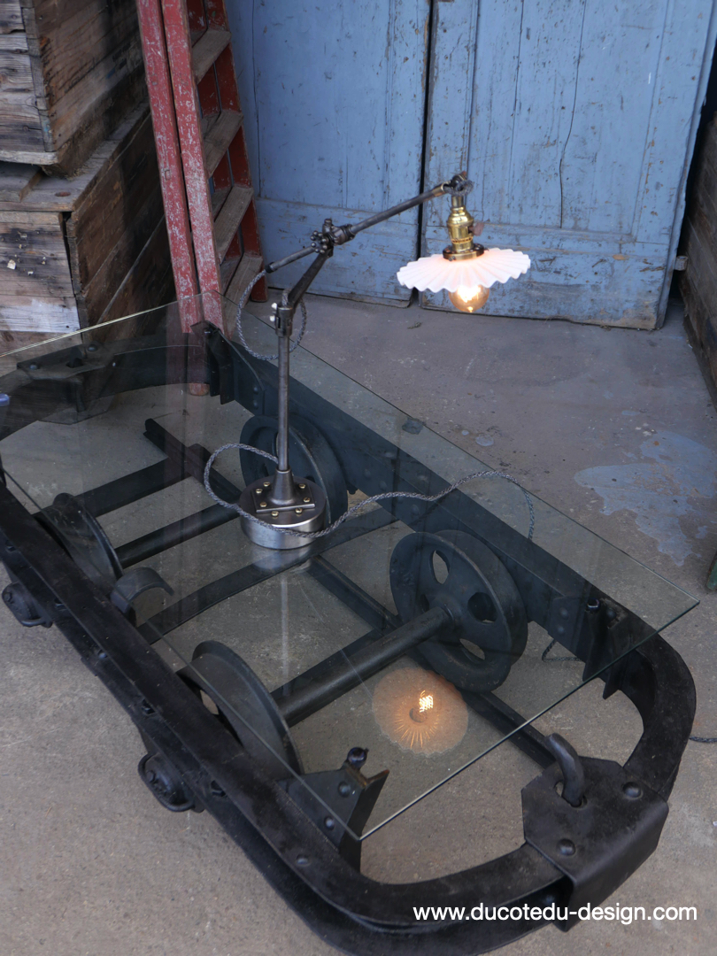 Table basse metal industrielle wagon de mine sur rail plateau de verre – Image 19