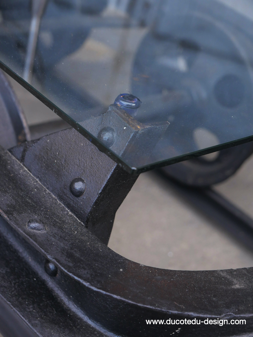 Table basse metal industrielle wagon de mine sur rail plateau de verre – Image 14