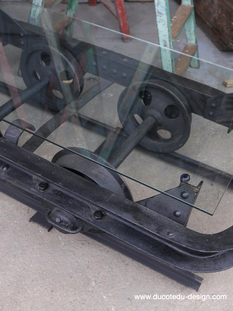 Table basse metal industrielle wagon de mine sur rail plateau de verre – Image 11