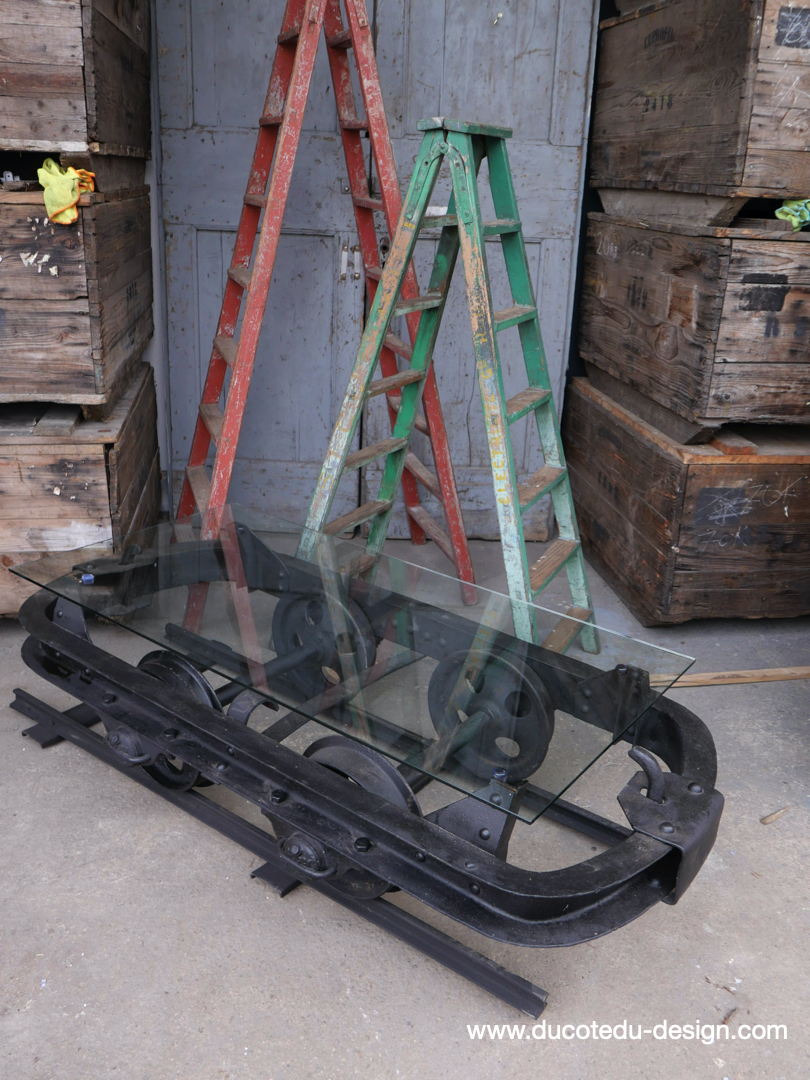 Table basse metal industrielle wagon de mine sur rail plateau de verre – Image 8