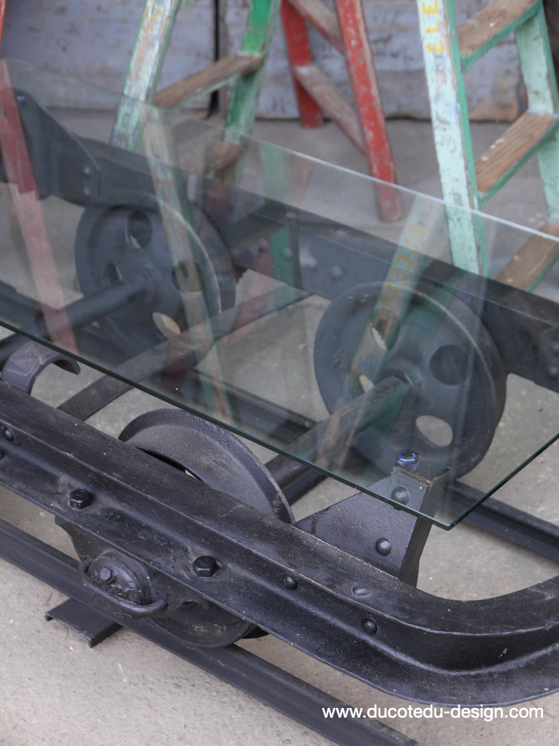 Table basse metal industrielle wagon de mine sur rail plateau de verre – Image 6
