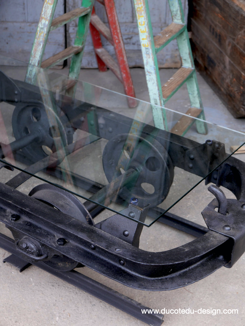 Table basse metal industrielle wagon de mine sur rail plateau de verre – Image 5