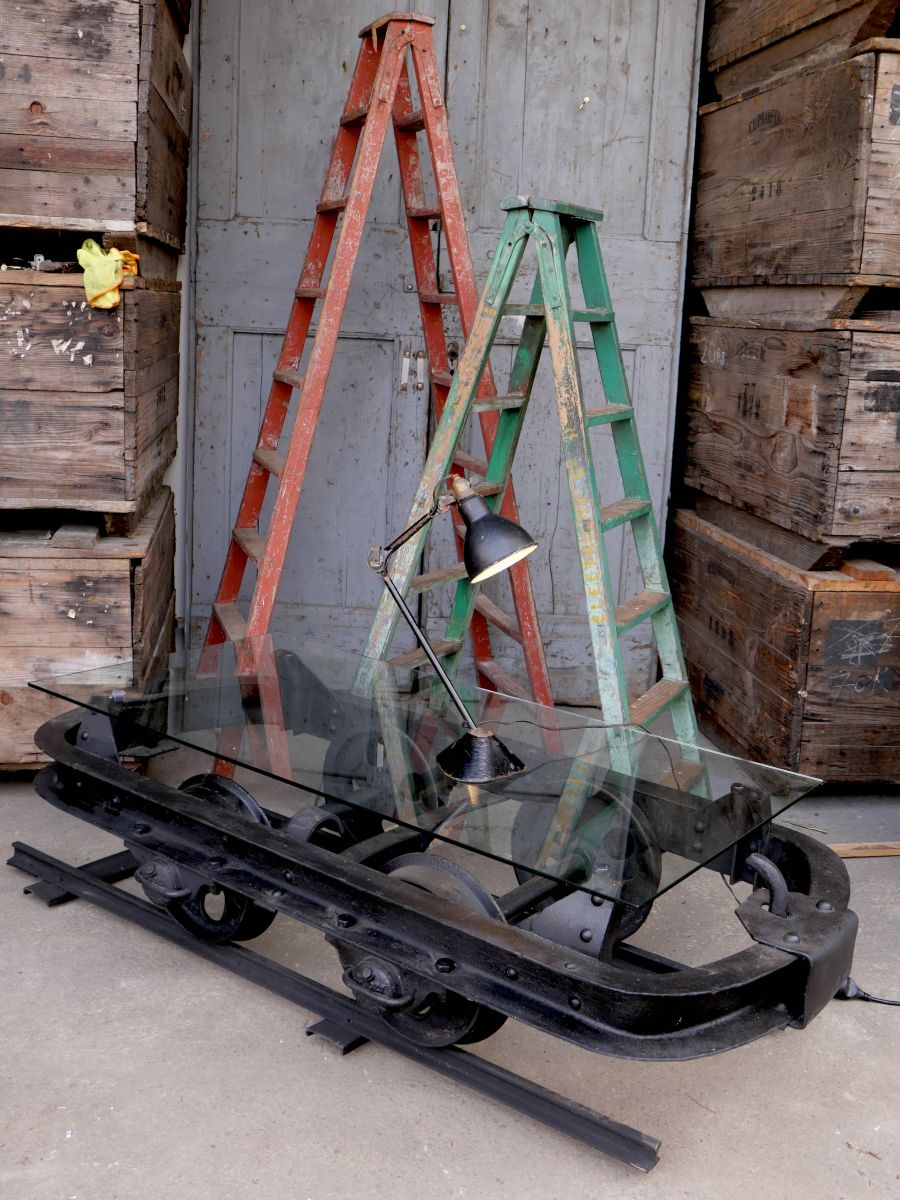 Table basse metal industrielle wagon de mine sur rail plateau de verre – Image 2