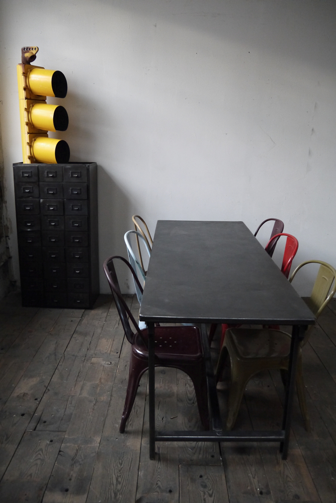 Table ou bureau metal industriel des annees 50 militaire – Image 2