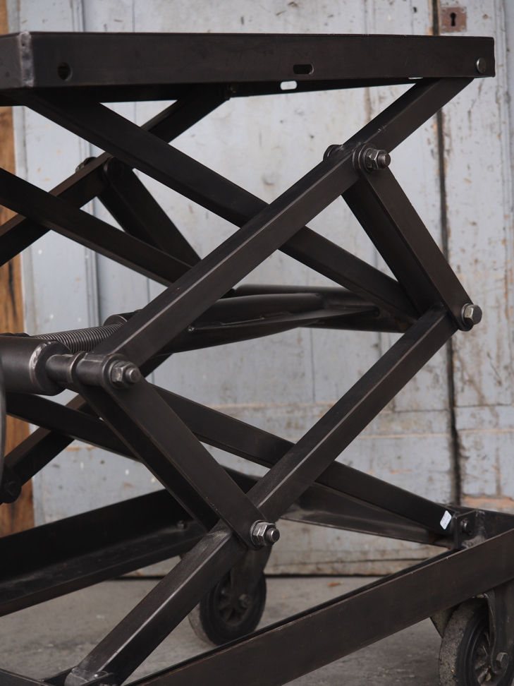 Ancienne table elevatrice d'atelier console ou table basse – Image 6