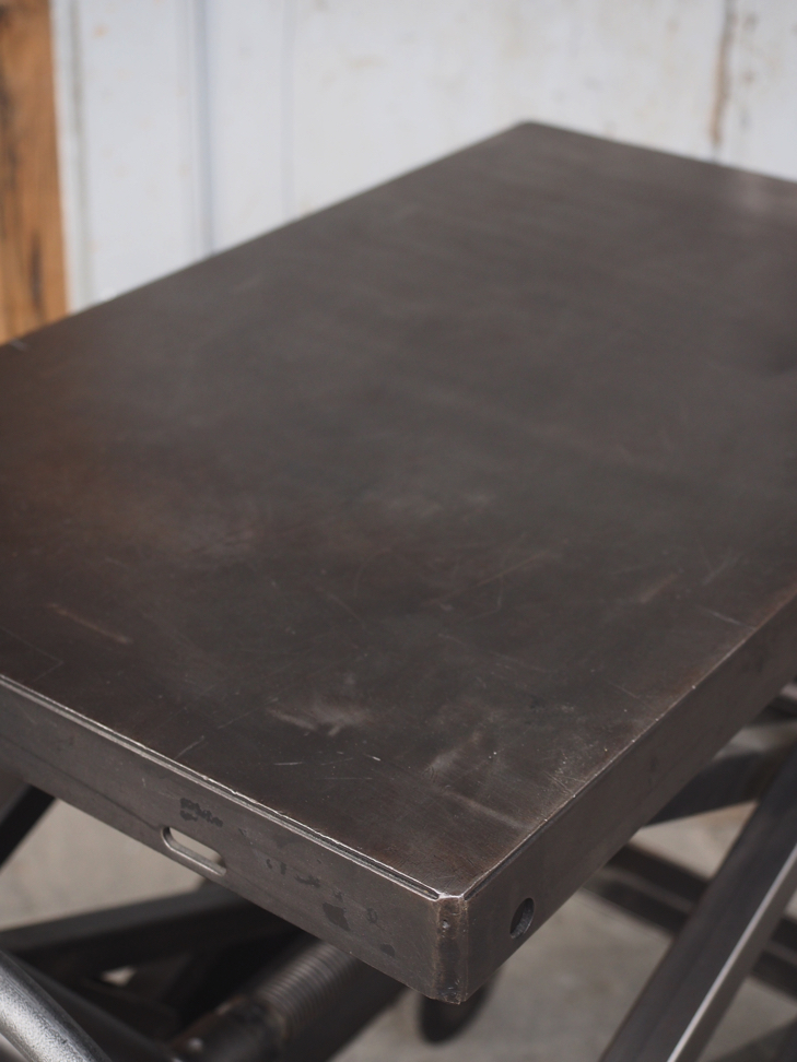 Ancienne table elevatrice d'atelier console ou table basse – Image 10