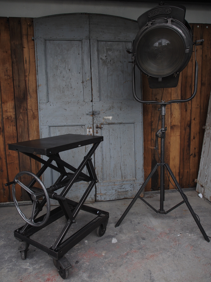 Ancienne table elevatrice d'atelier console ou table basse – Image 3