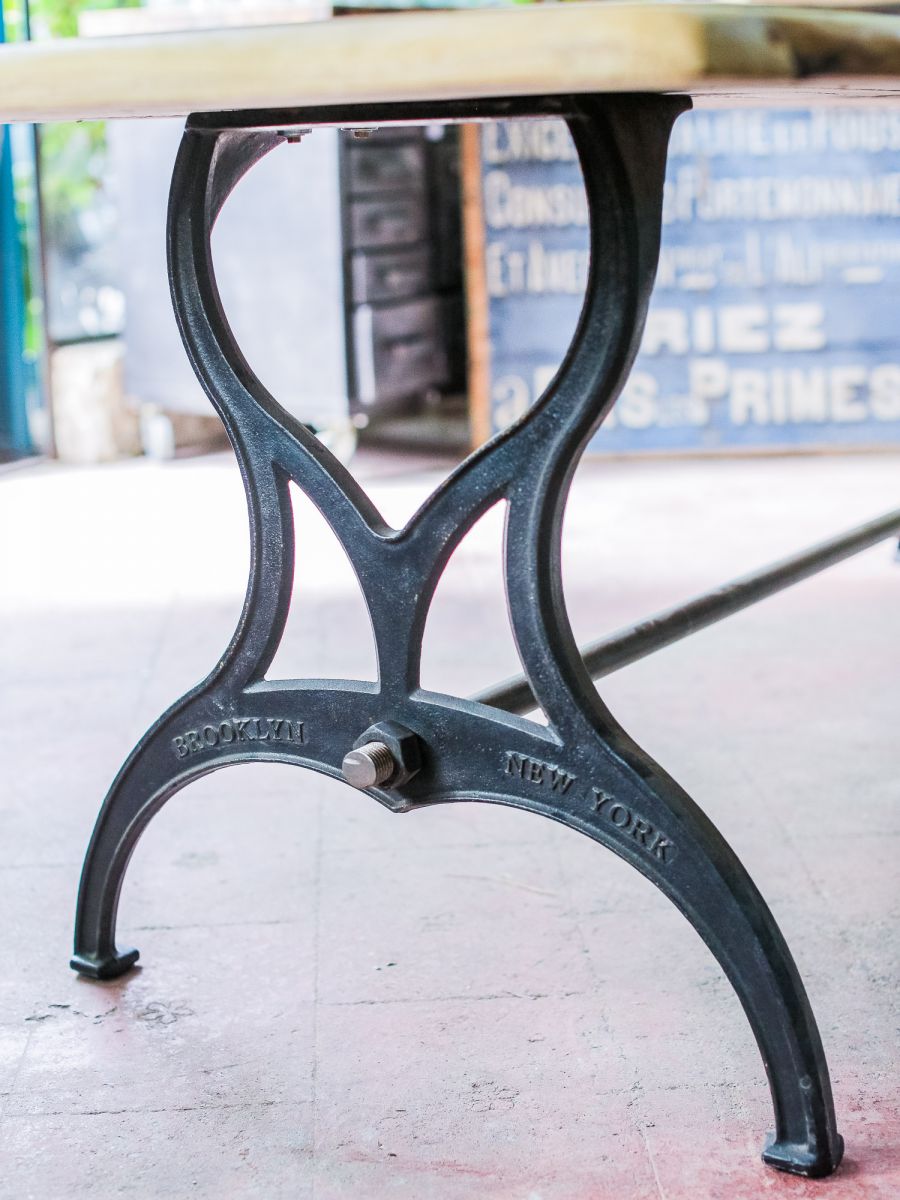 table industrielle plateau chene massif pietement fonte New York – Image 13
