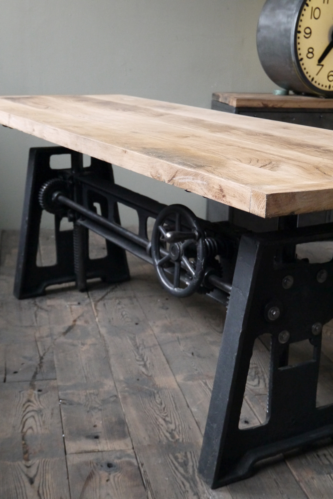 grande table industrielle plateau chene massif pietement fonte systeme monte et baisse – Image 3