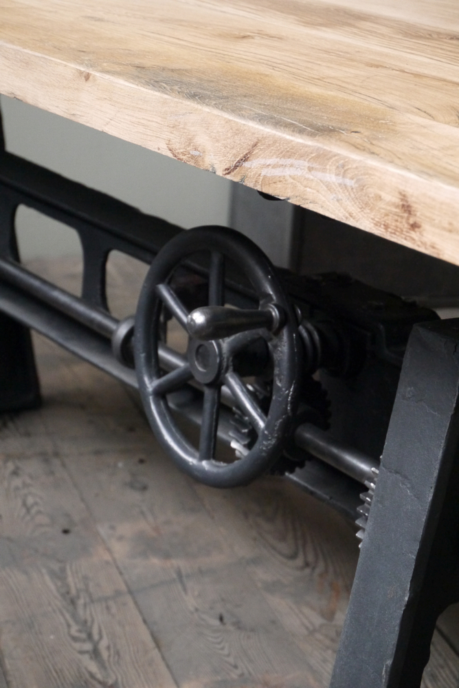 grande table industrielle plateau chene massif pietement fonte systeme monte et baisse – Image 4
