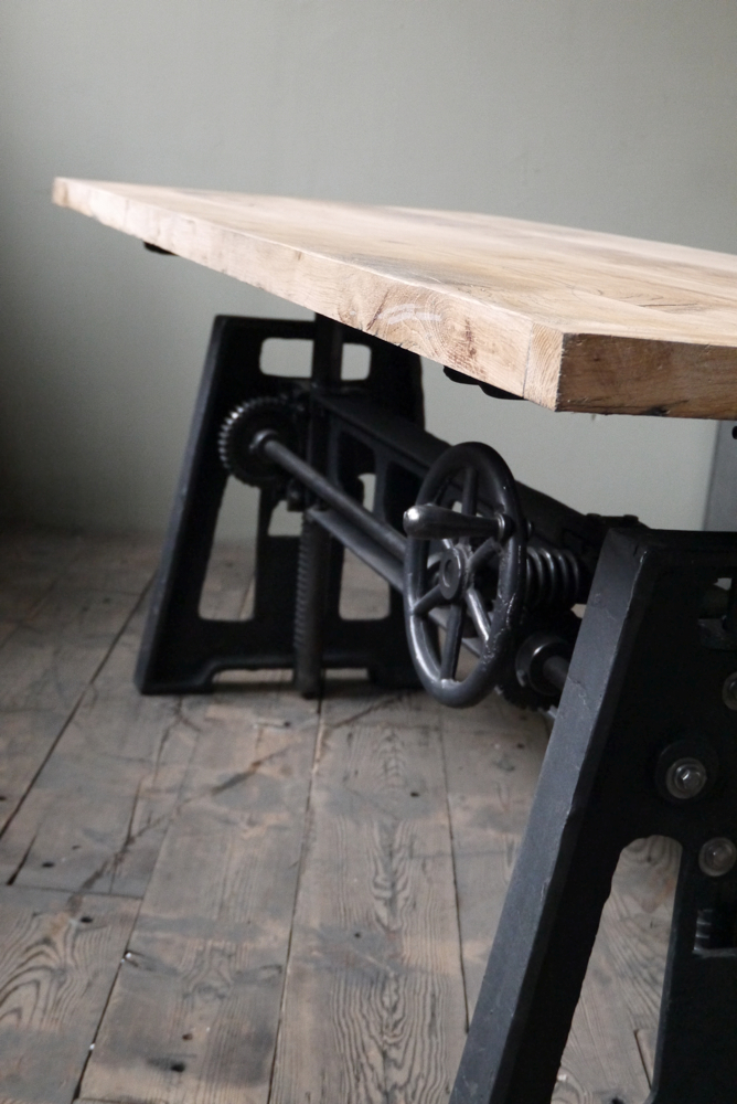 grande table industrielle plateau chene massif pietement fonte systeme monte et baisse – Image 12