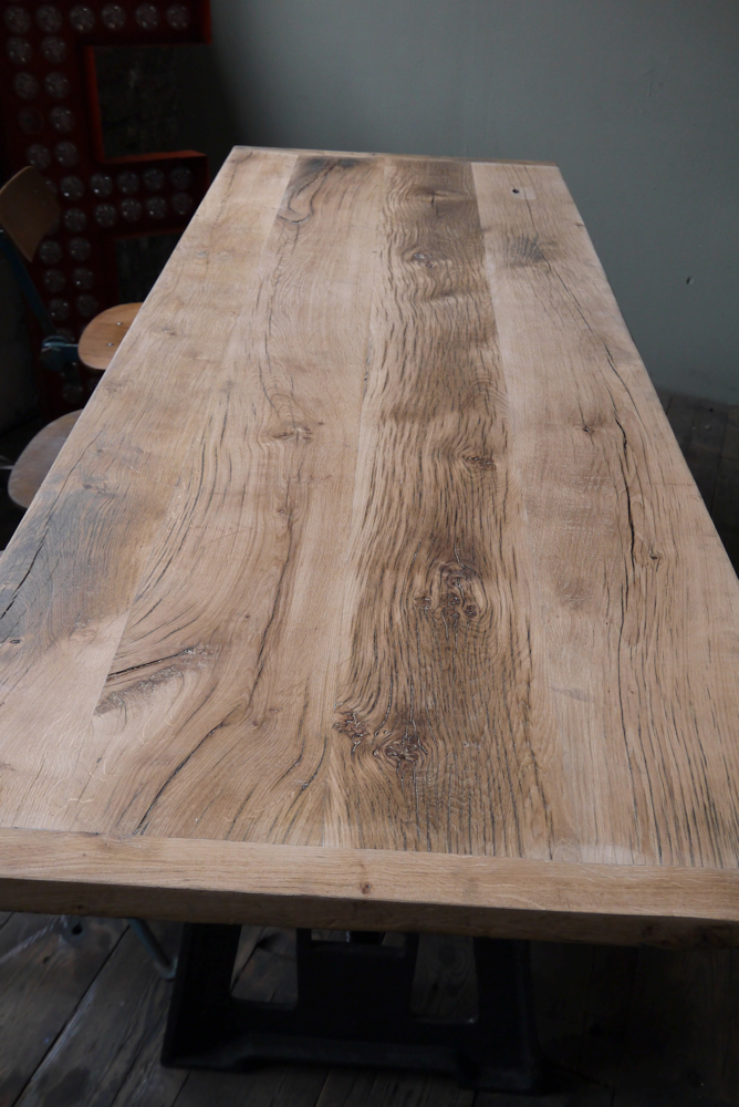 grande table industrielle plateau chene massif pietement fonte systeme monte et baisse – Image 15