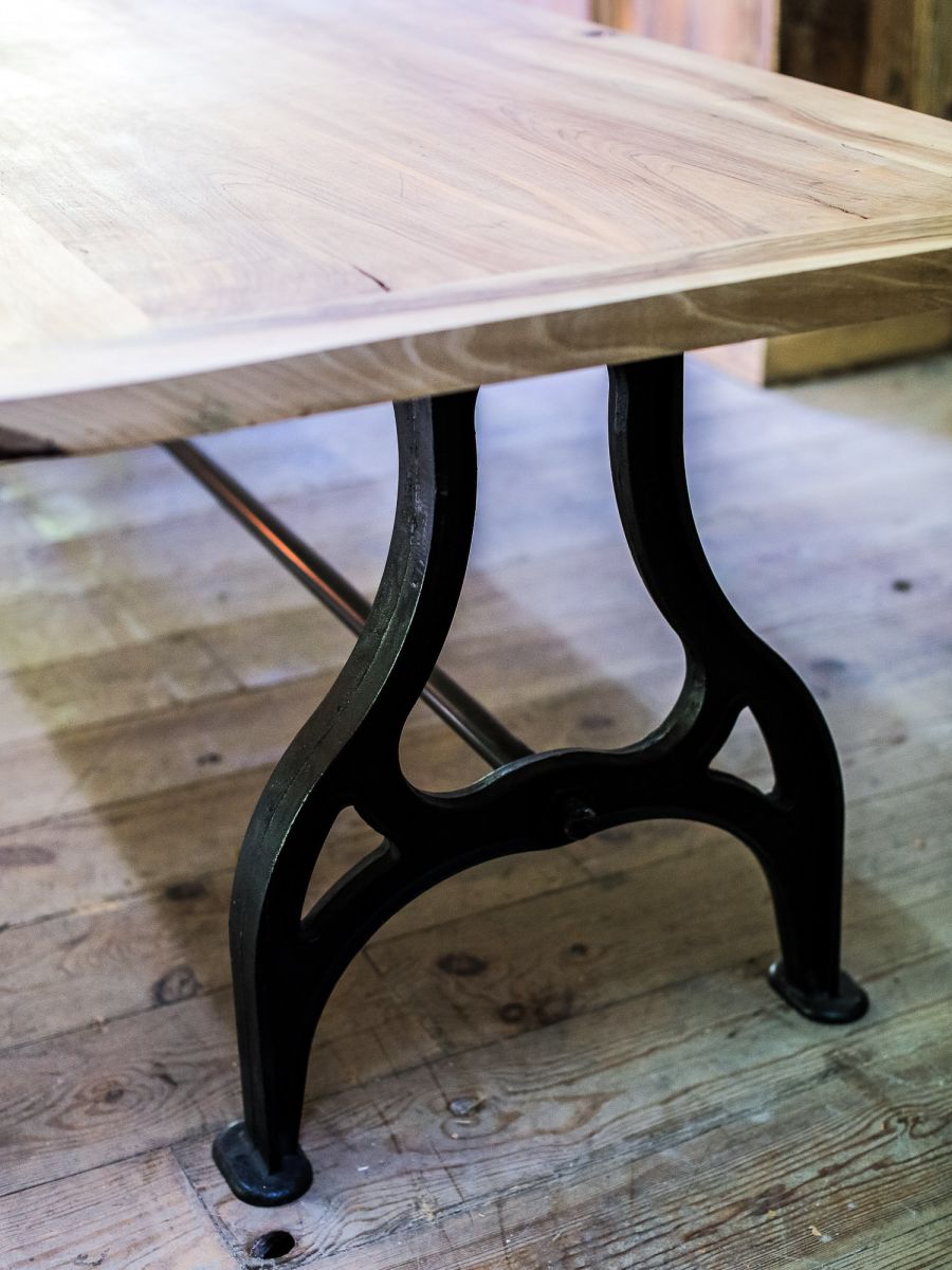 table industrielle plateau chene massif pietement fonte – Image 4