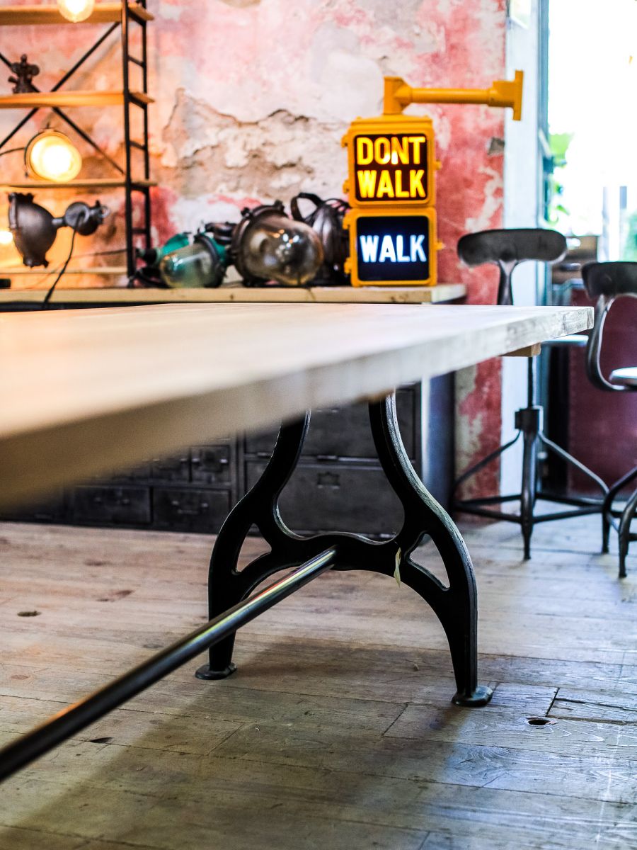table industrielle plateau chene massif pietement fonte – Image 6