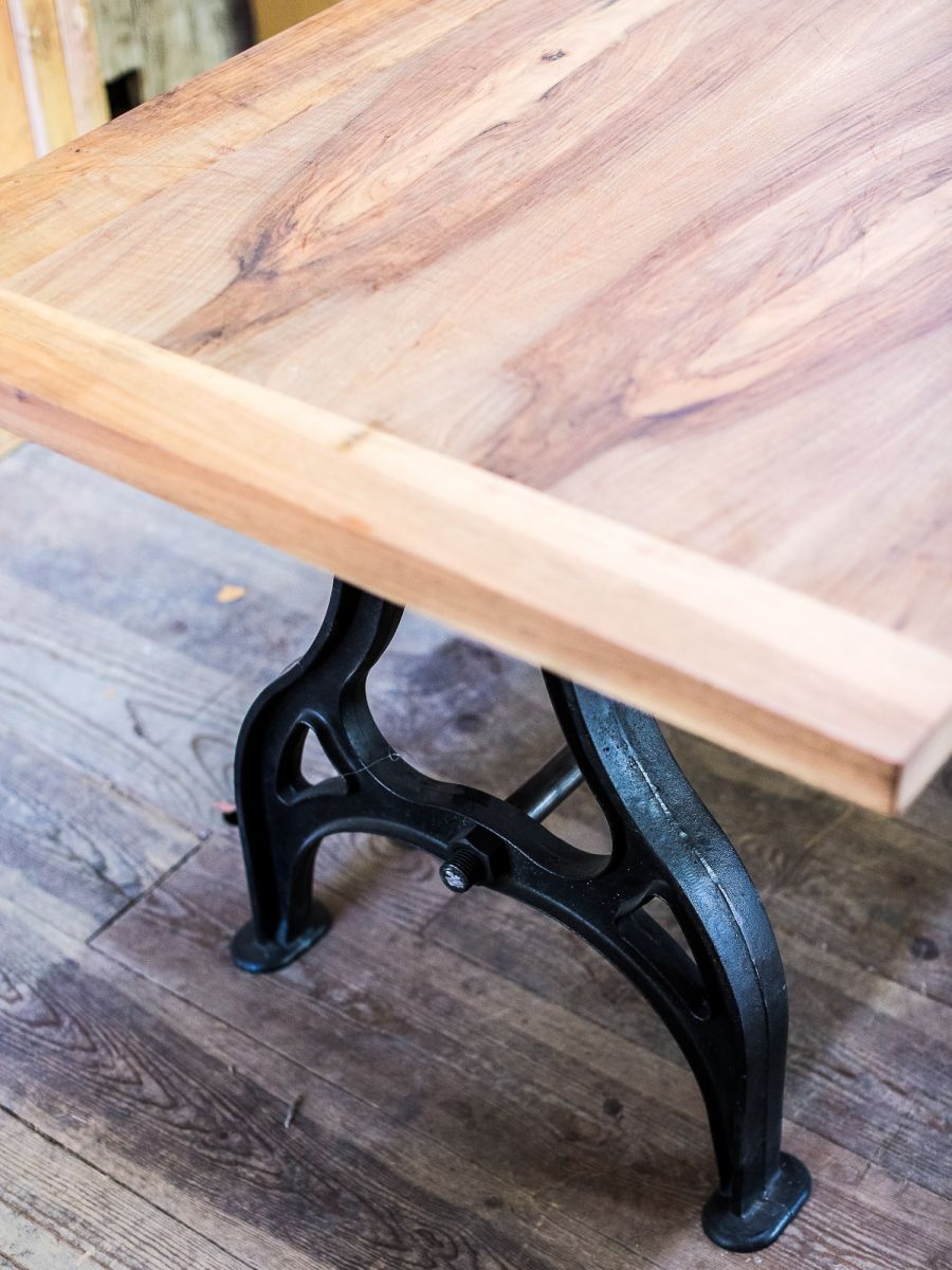 table industrielle plateau chene massif pietement fonte – Image 7