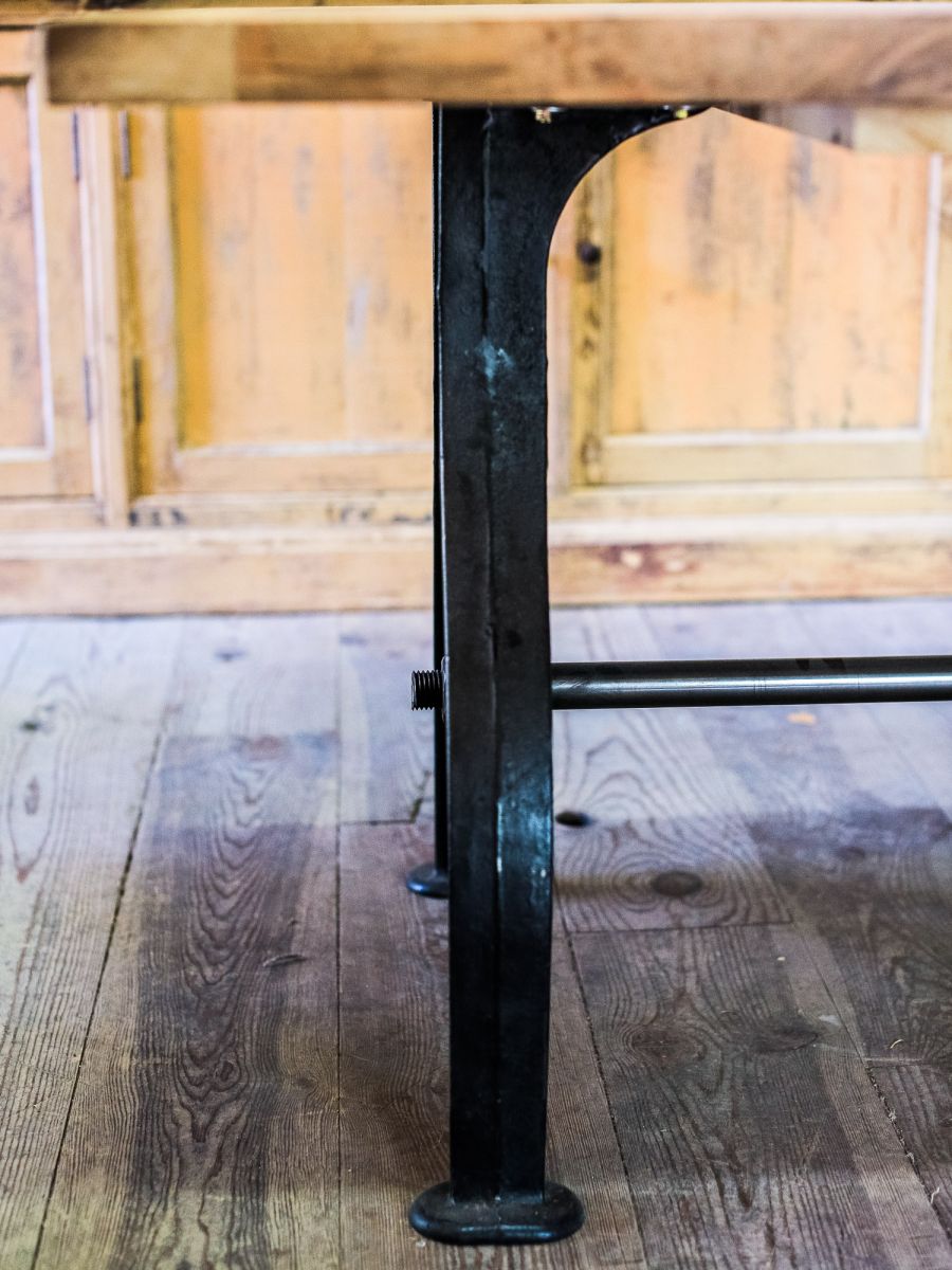 table industrielle plateau chene massif pietement fonte – Image 11