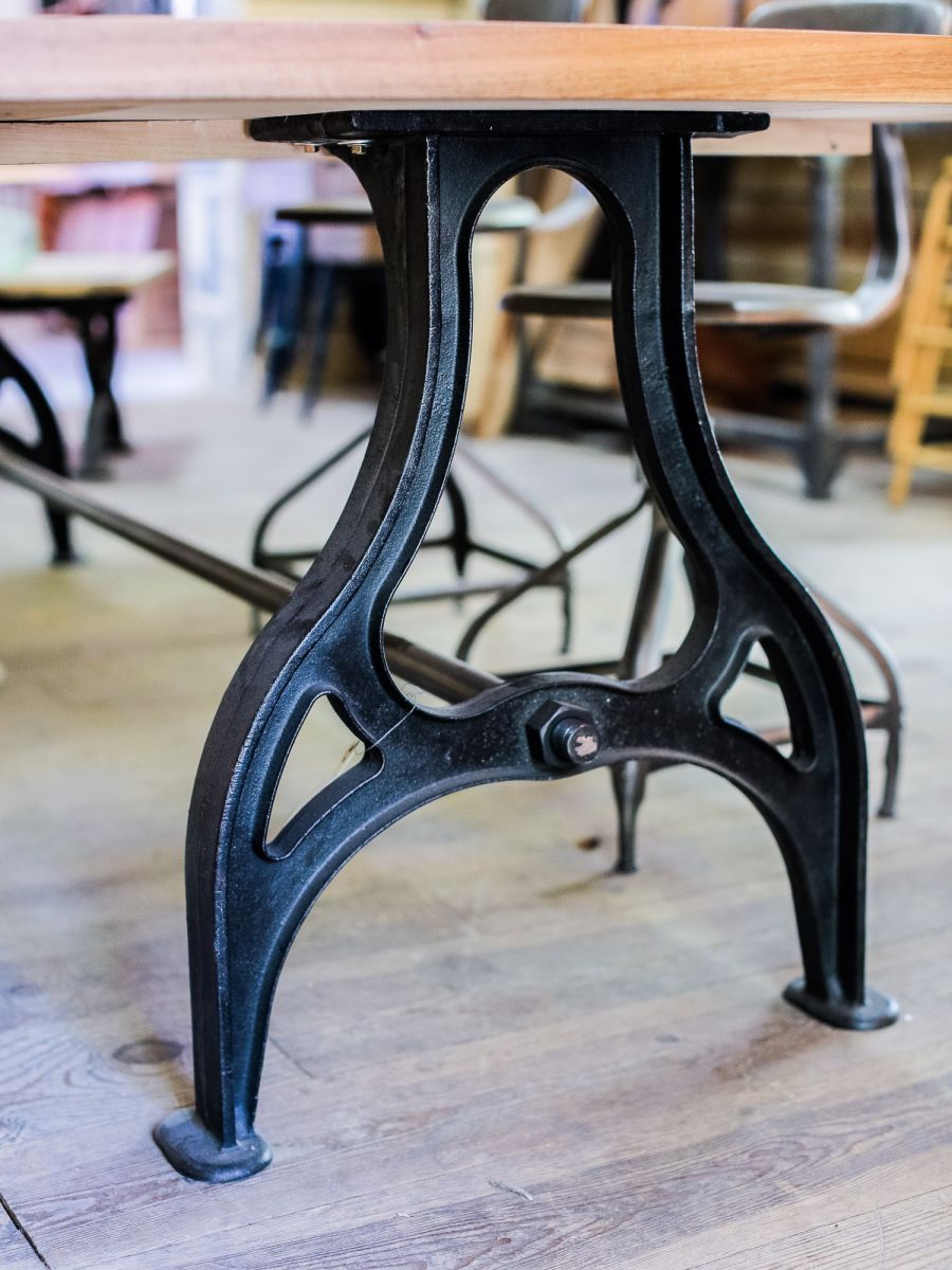 table industrielle plateau chene massif pietement fonte – Image 14