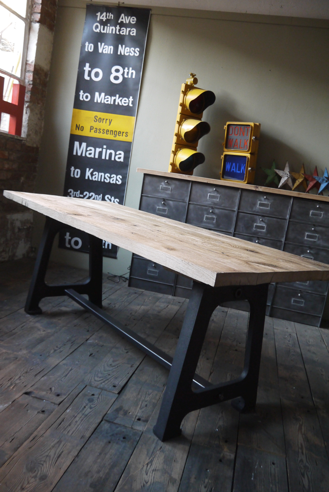 grande table industrielle plateau chene massif pietement fonte – Image 4