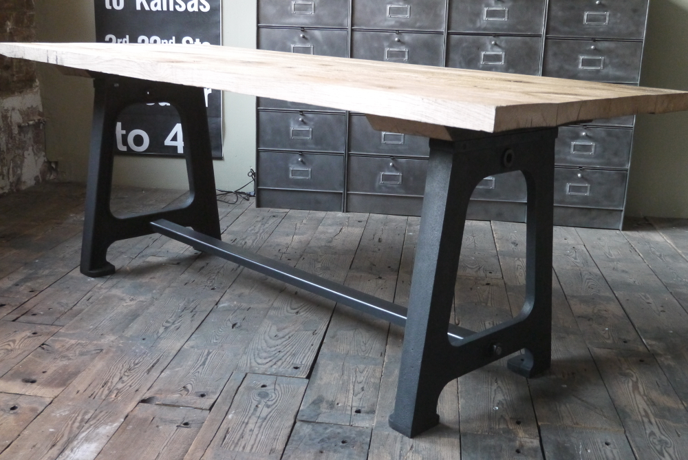 grande table industrielle plateau chene massif pietement fonte – Image 6