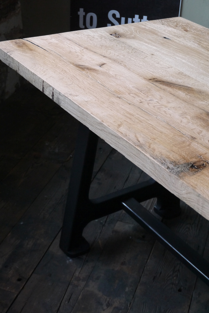 grande table industrielle plateau chene massif pietement fonte – Image 7