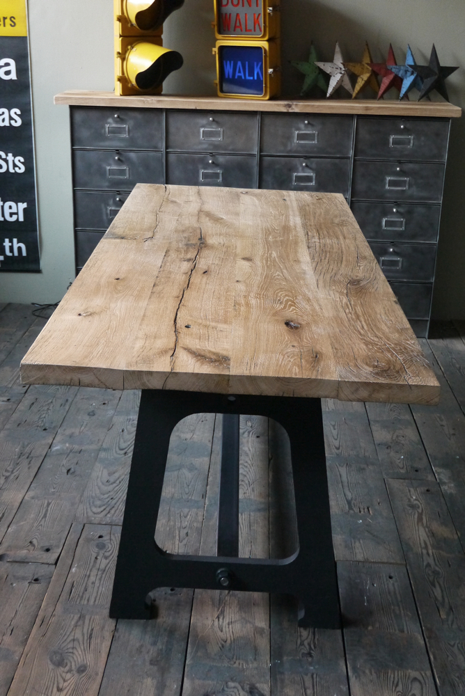 grande table industrielle plateau chene massif pietement fonte – Image 9