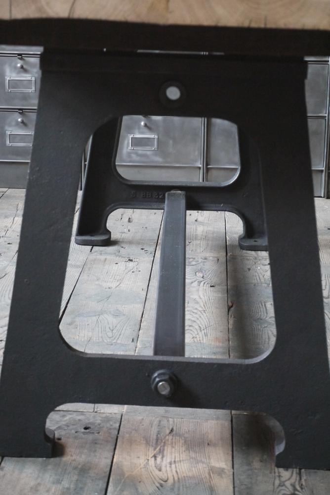 grande table industrielle plateau chene massif pietement fonte – Image 11