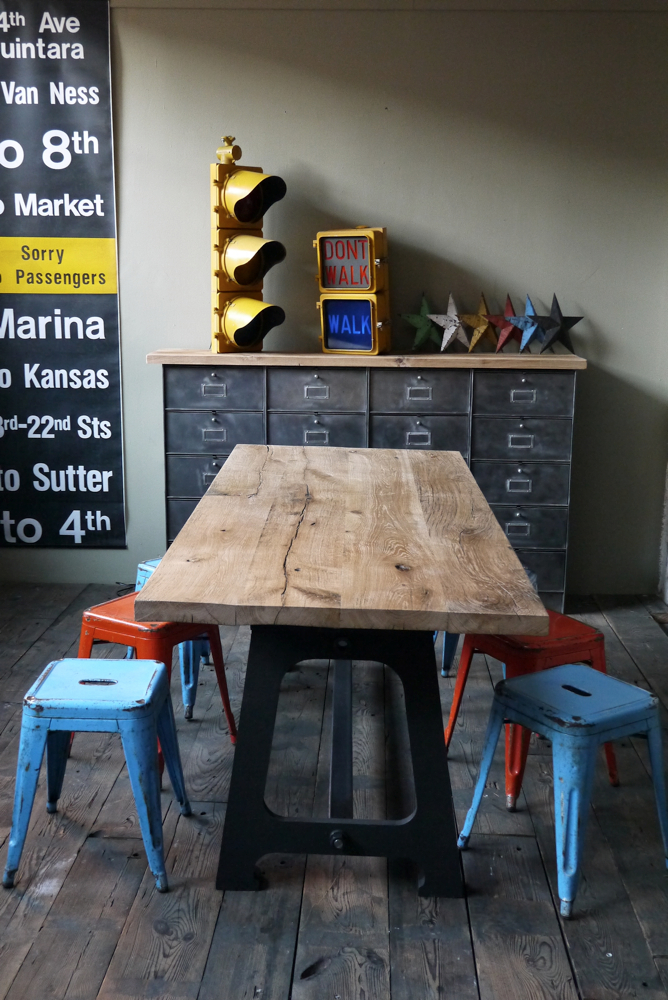 grande table industrielle plateau chene massif pietement fonte – Image 2