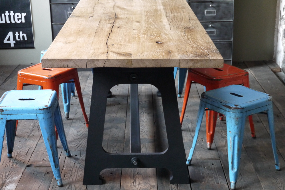 grande table industrielle plateau chene massif pietement fonte – Image 3