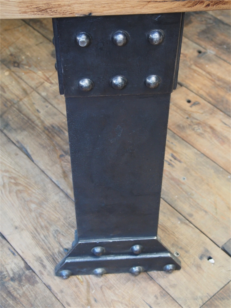 grande table industrielle plateau chene massif pietement metal Eiffel – Image 13
