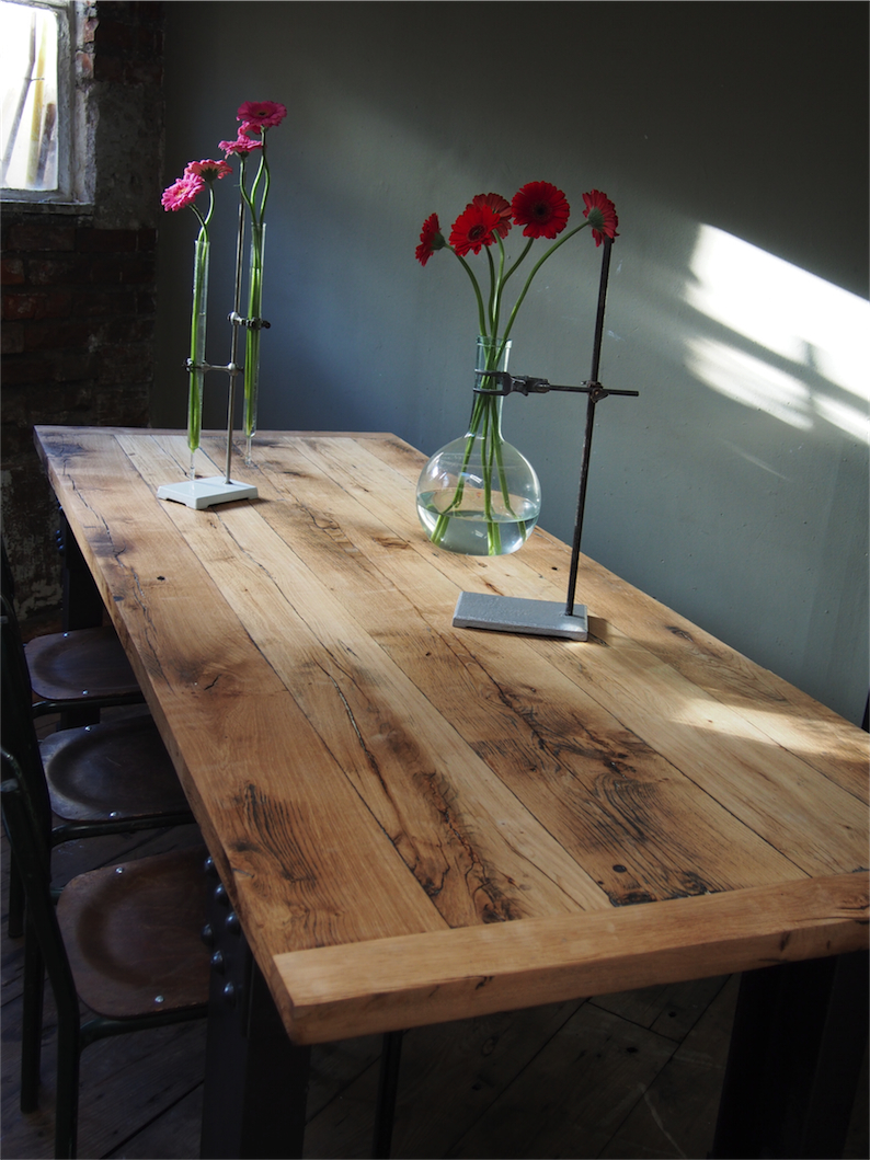 grande table industrielle plateau chene massif pietement metal Eiffel – Image 14