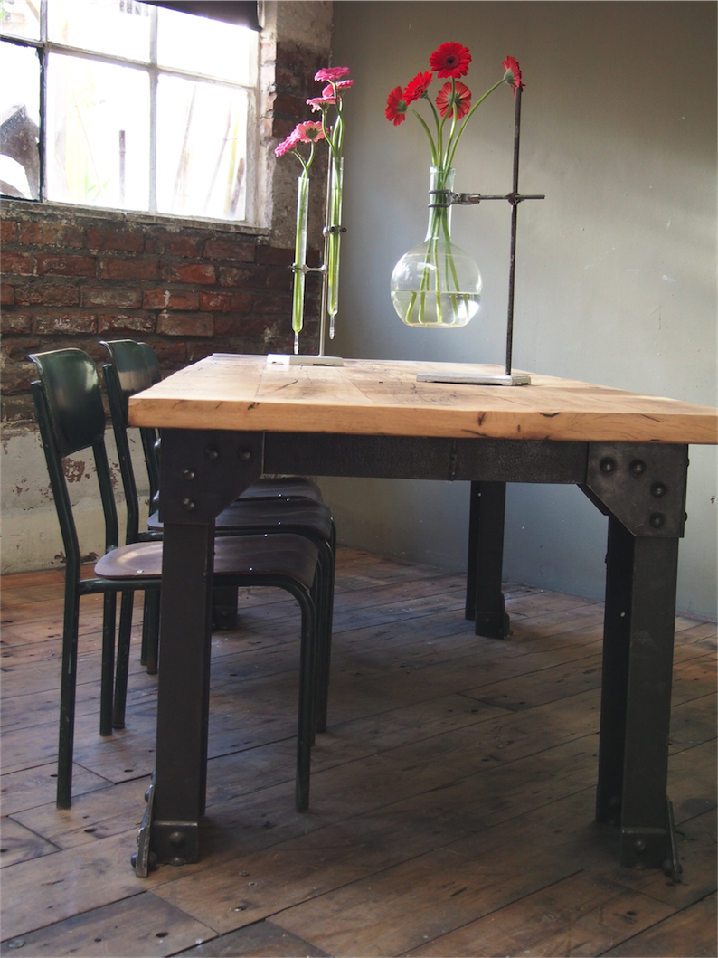 grande table industrielle plateau chene massif pietement metal Eiffel – Image 5