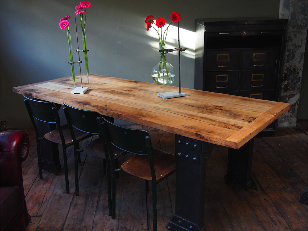 grande table industrielle plateau chene massif pietement metal Eiffel – Image 3