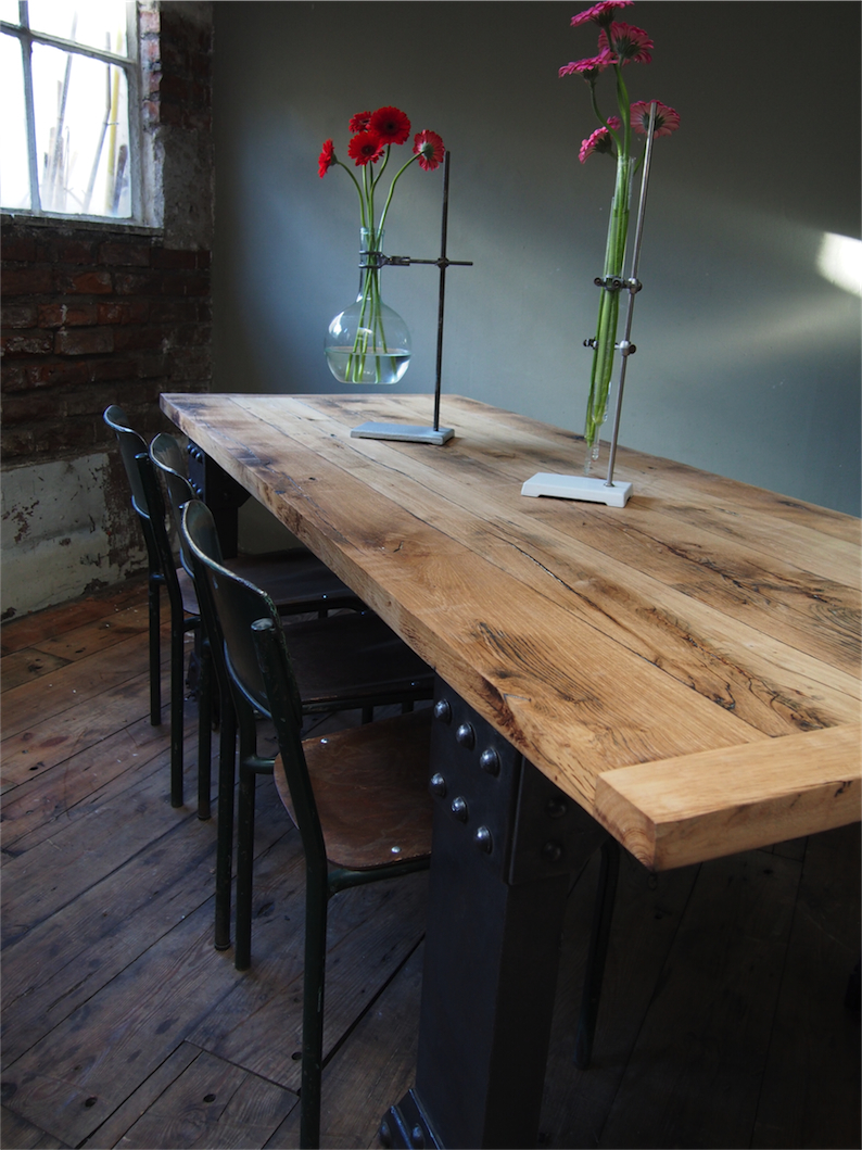 grande table industrielle plateau chene massif pietement metal Eiffel – Image 2