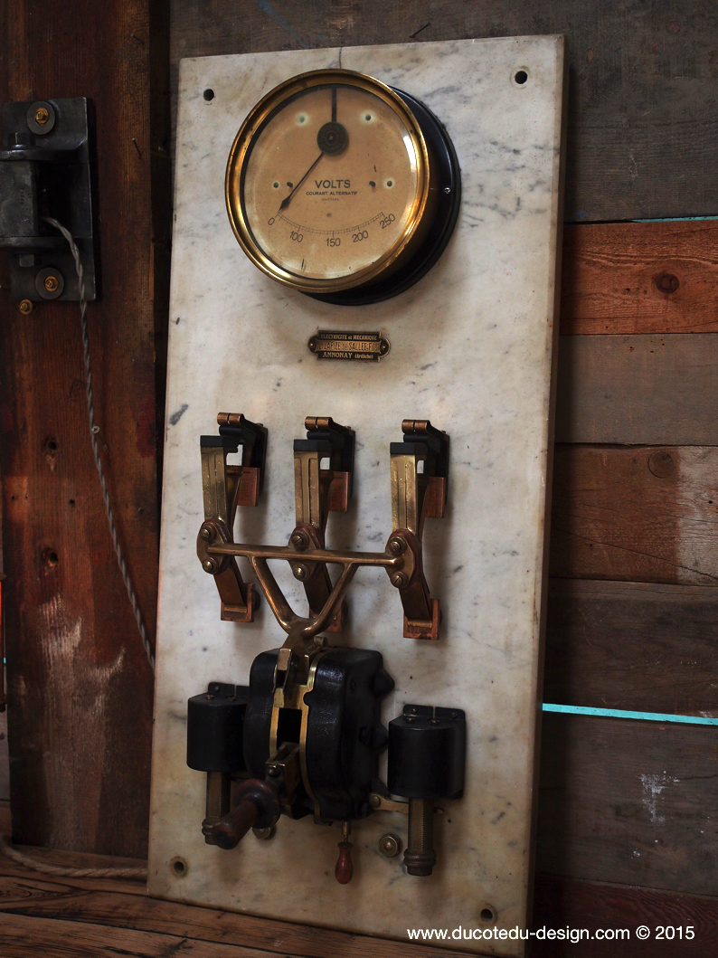 tres grand tableau electrique d'usine – Image 2