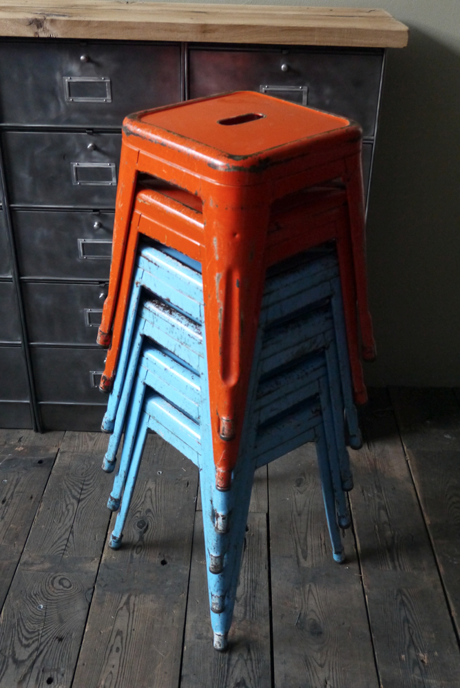 TOLIX ancien tabouret dans son jus orange – Image 8